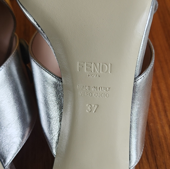 $900 Brand New 100% Authentic Fendi Women's Sandals Silver Leather - Picture 5 of 11